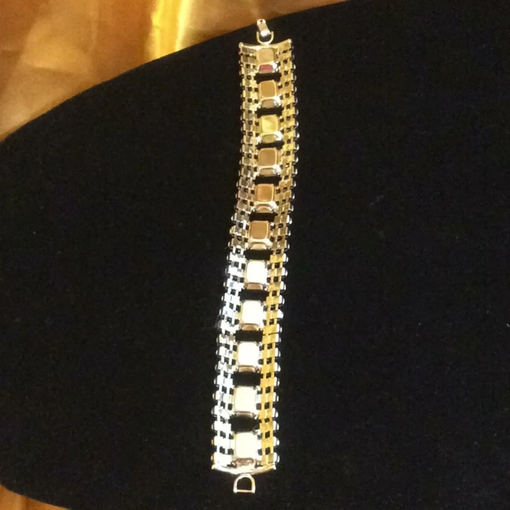 Blue stone & rhinestone bracelet, lightweight, NWT